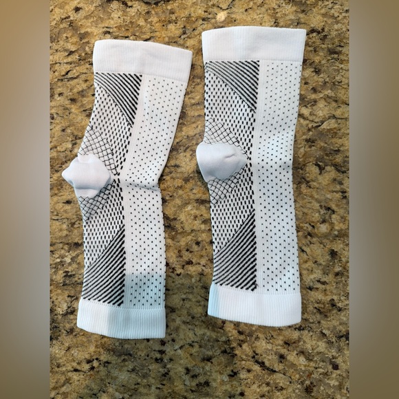 SoothRelieve Compression Socks brand new never worn - Picture 3 of 8